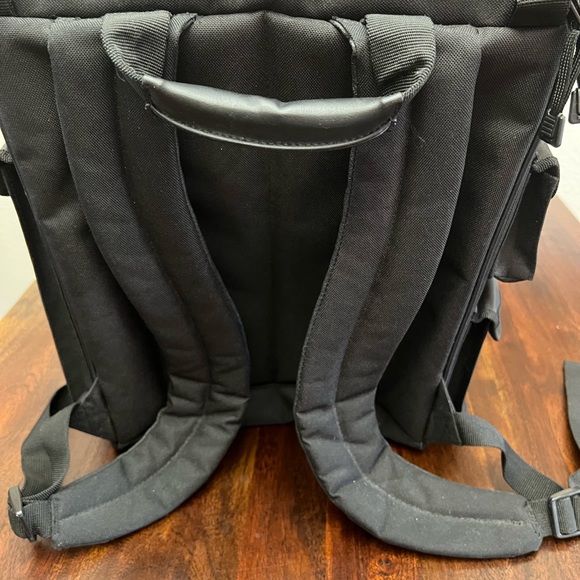 Crop in Style crafting backpack for the hobby crafter. - Picture 3 of 5